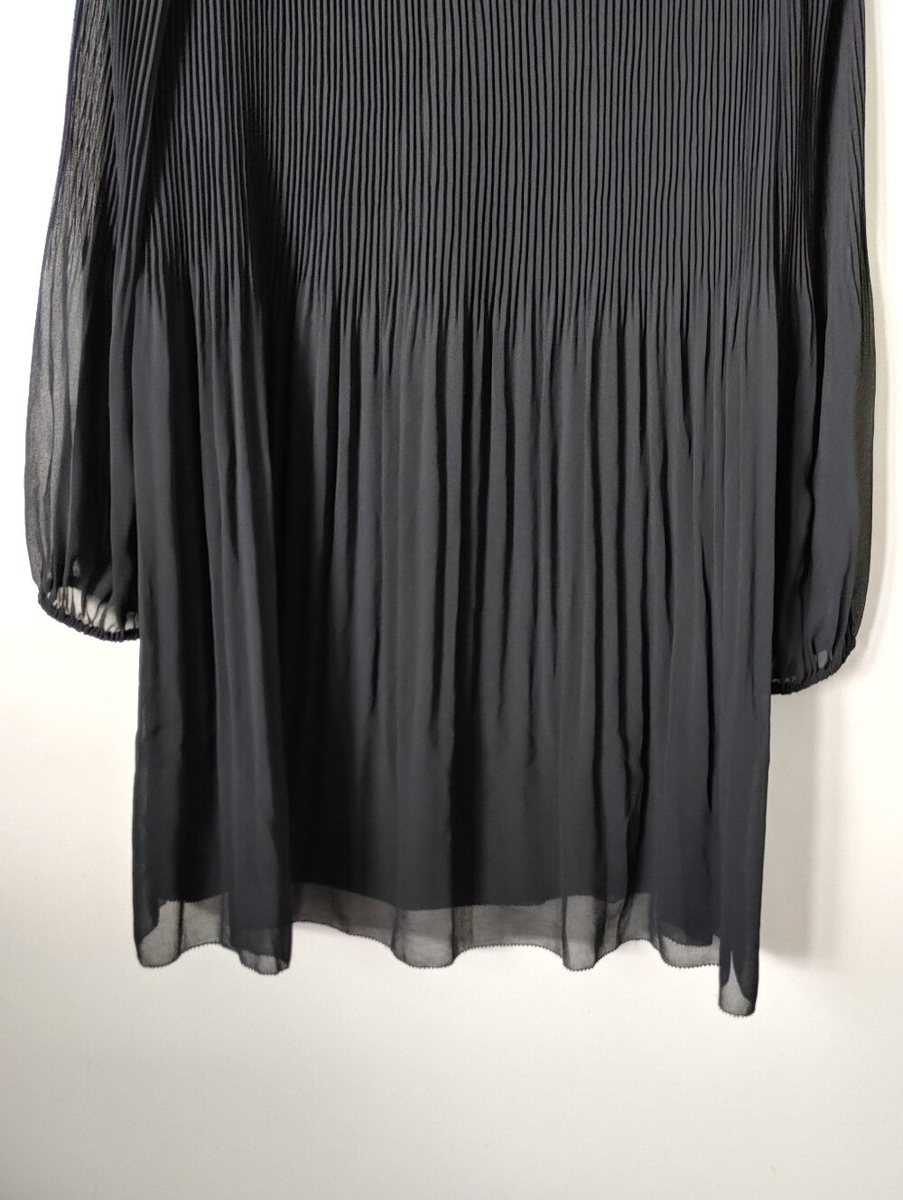 Aritzia Wilfred Daydreamer Mini Dress Size Medium Black Pleats - Picture 14 of 16